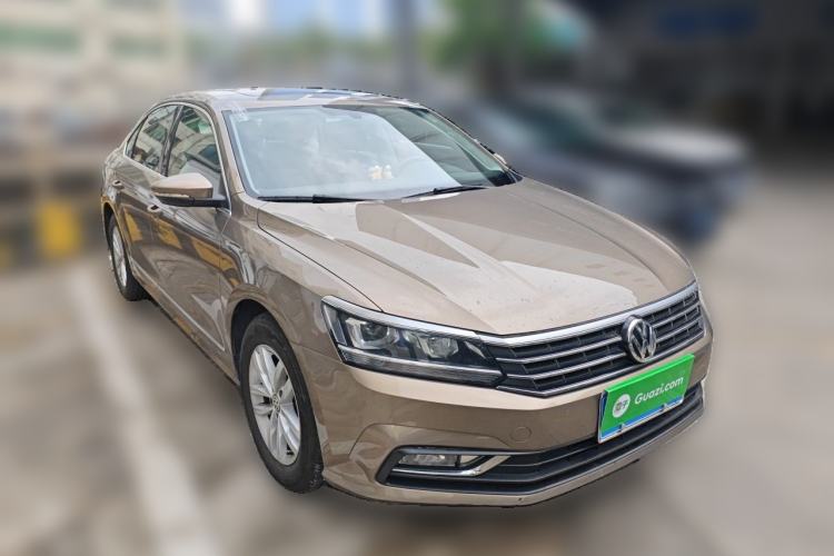 Used Volkswagen Passat 2016 330TSI DSG Luxury Edition Front Right 45 Deg