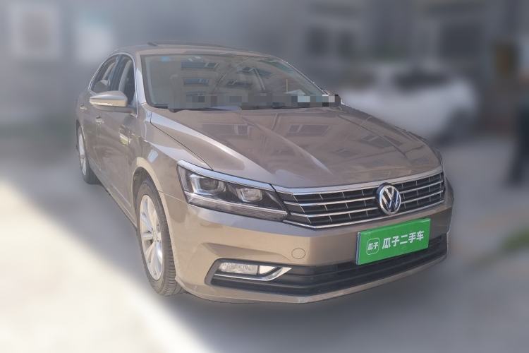 Used Volkswagen Passat 2016 330TSI DSG Luxury Edition Front Right 45 Deg