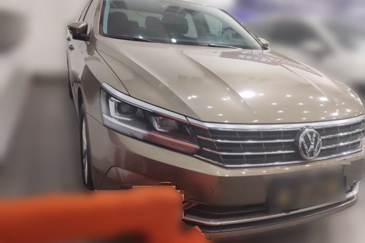 Used Volkswagen Passat 2016 330TSI DSG Luxury Edition Front Right 45 Deg