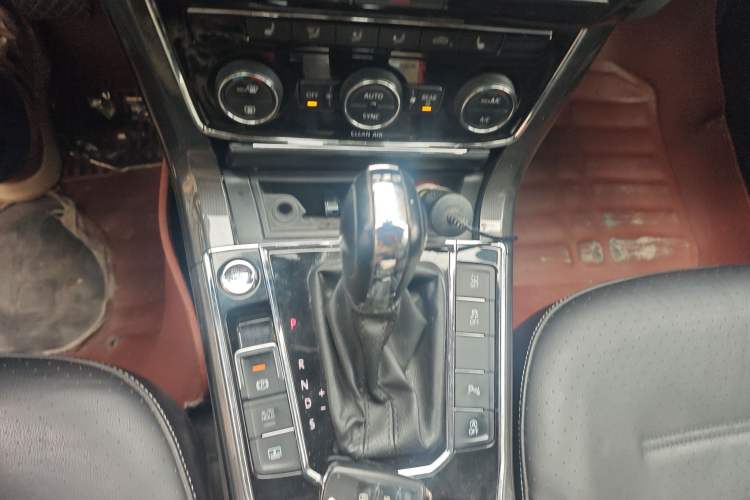 Used Volkswagen Passat 2016 330TSI DSG Prestige Edition Gear Lever