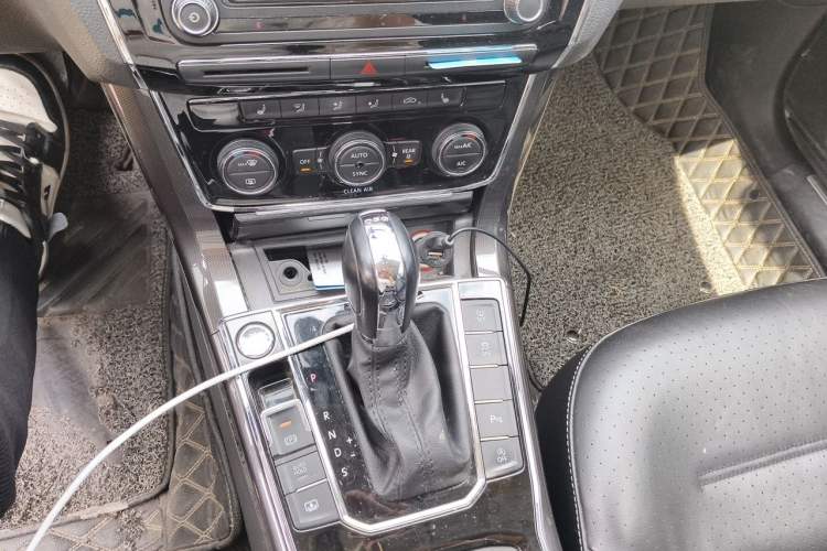 Used Volkswagen Passat 2016 330TSI DSG Prestige Edition Gear Lever