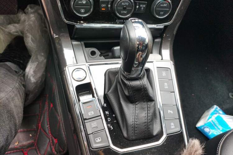 Used Volkswagen Passat 2016 330TSI DSG Prestige Edition Gear Lever