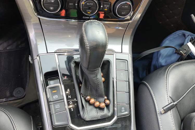 Used Volkswagen Passat 2016 330TSI DSG Luxury Edition Gear Lever