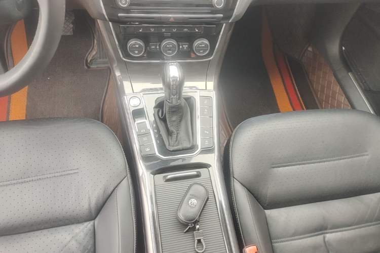 Used Volkswagen Passat 2016 330TSI DSG Prestige Edition Gear Lever