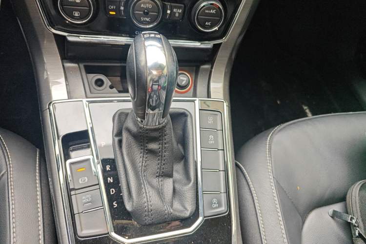 Used Volkswagen Passat 2016 330TSI DSG Luxury Edition Gear Lever