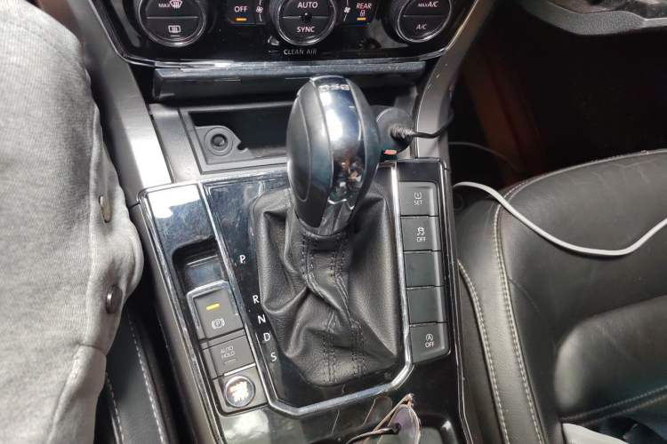 Used Volkswagen Passat 2016 330TSI DSG Luxury Edition Gear Lever
