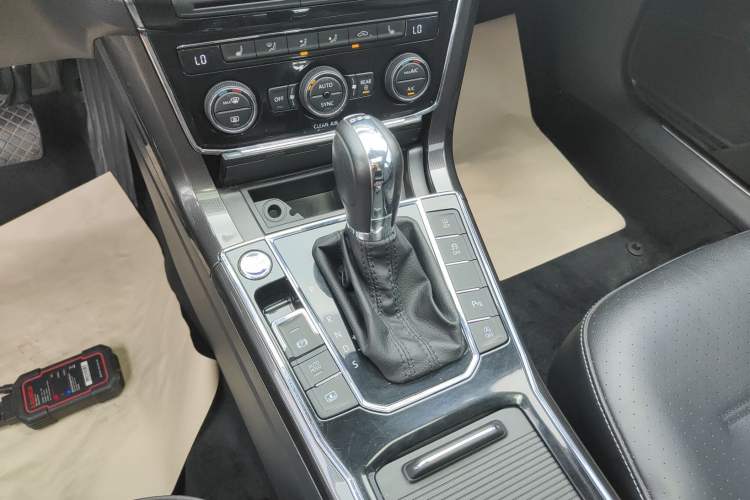 Used Volkswagen Passat 2016 330TSI DSG Prestige Edition Gear Lever
