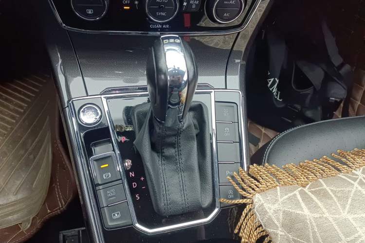 Used Volkswagen Passat 2016 330TSI DSG Prestige Edition Gear Lever