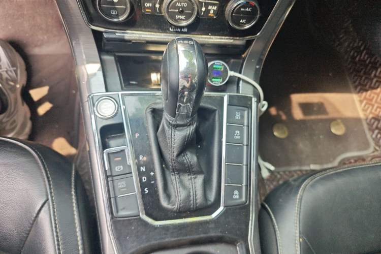 Used Volkswagen Passat 2016 280TSI DSG Prestige Edition Gear Lever