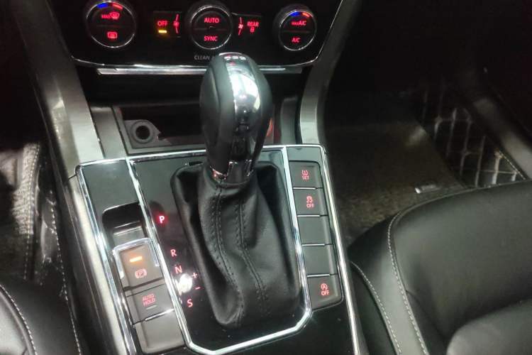 Used Volkswagen Passat 2016 330TSI DSG Luxury Edition Gear Lever