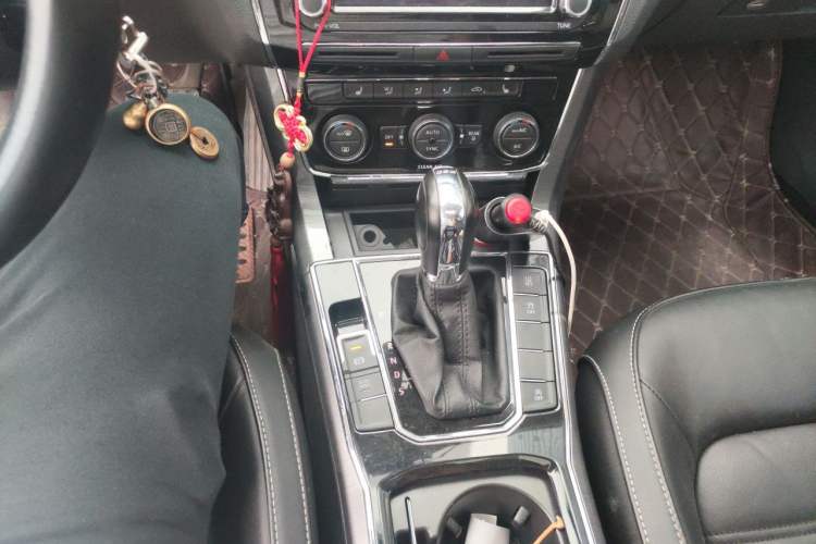 Used Volkswagen Passat 2016 330TSI DSG Luxury Edition Gear Lever