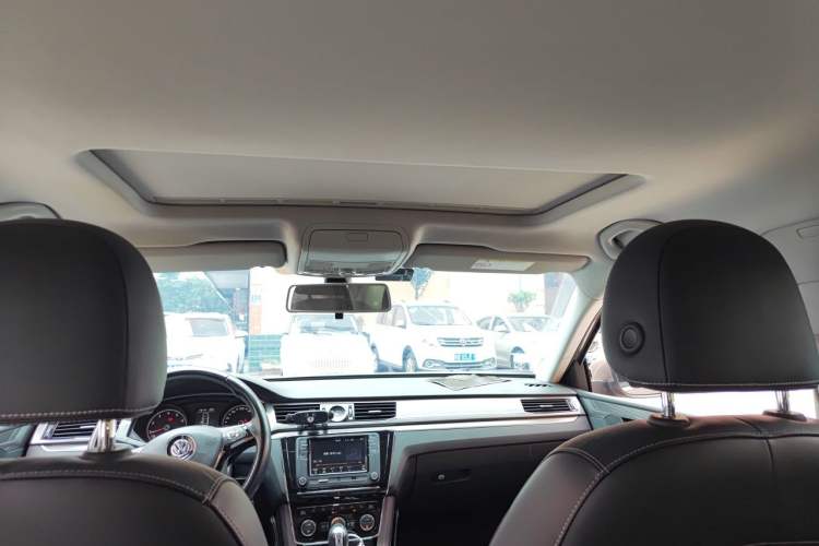 Used Volkswagen Passat 2016 330TSI DSG Luxury Edition Headliner