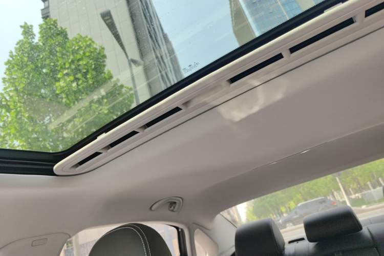 Used Volkswagen Passat 2016 330TSI DSG Luxury Edition Headliner