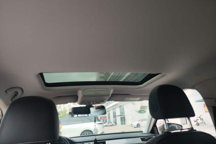 Used Volkswagen Passat 2016 330TSI DSG Luxury Edition Headliner