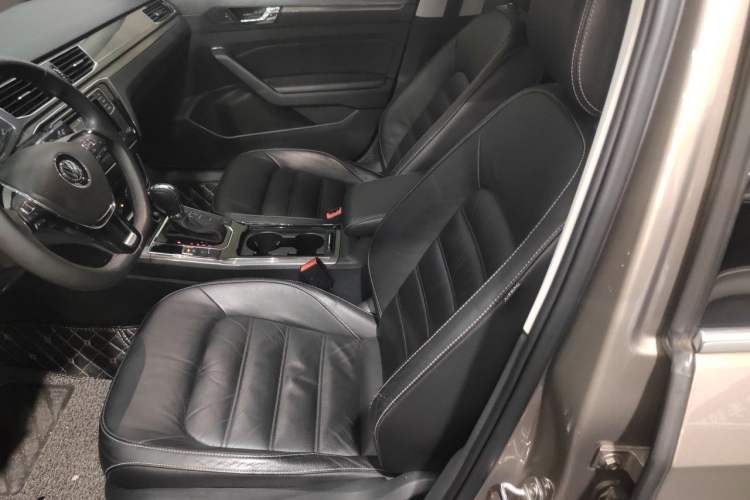 Used Volkswagen Passat 2016 330TSI DSG Luxury Edition Left Front Seat