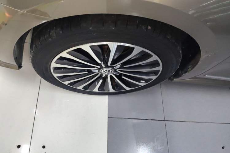 Used Volkswagen Passat 2016 330TSI DSG Prestige Edition Left Front Wheel Hub