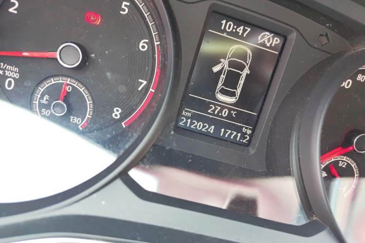 Used Volkswagen Passat 2016 330TSI DSG Luxury Edition Odometer Close Up