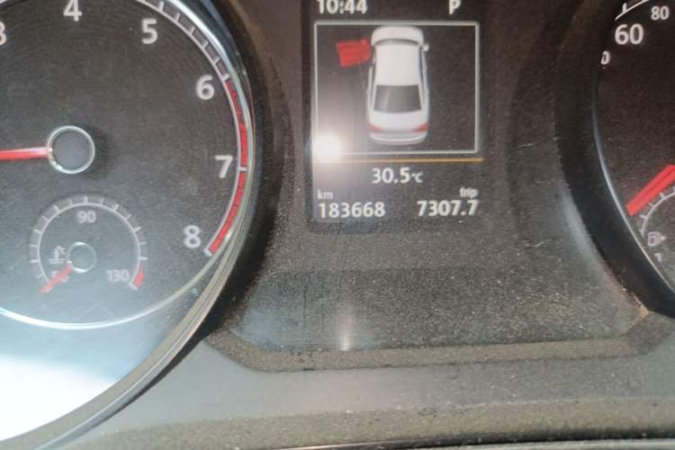 Used Volkswagen Passat 2016 330TSI DSG Prestige Edition Odometer Close Up