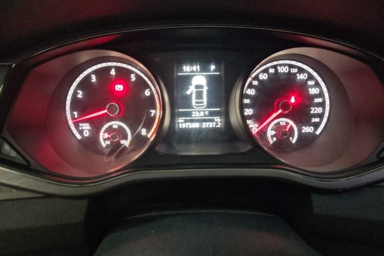 Used Volkswagen Passat 2016 330TSI DSG Luxury Edition Odometer Close Up