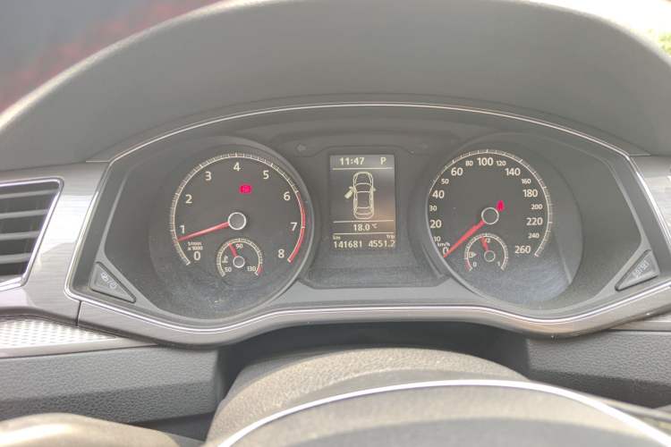 Used Volkswagen Passat 2016 330TSI DSG Luxury Edition Odometer Close Up