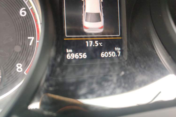 Used Volkswagen Passat 2016 330TSI DSG Prestige Edition Odometer Close Up