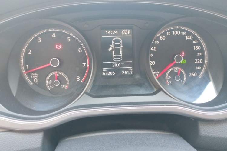 Used Volkswagen Passat 2016 330TSI DSG Luxury Edition Odometer Close Up