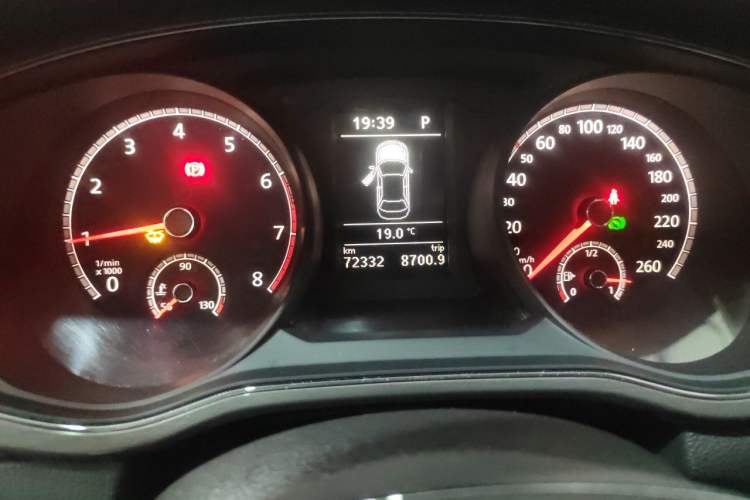 Used Volkswagen Passat 2016 330TSI DSG Luxury Edition Odometer Close Up