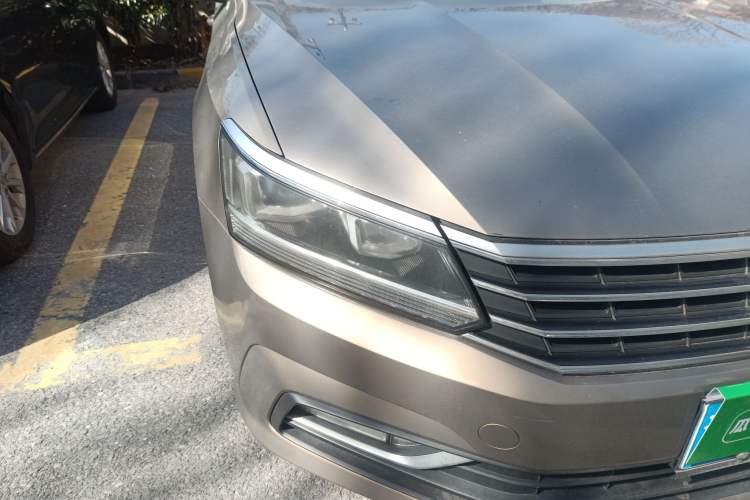 Used Volkswagen Passat 2016 330TSI DSG Luxury Edition Right Front Headlight