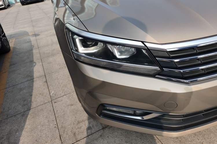 Used Volkswagen Passat 2016 330TSI DSG Luxury Edition Right Front Headlight