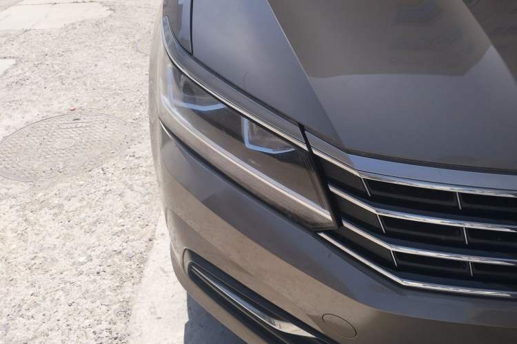 Used Volkswagen Passat 2016 330TSI DSG Luxury Edition Right Front Headlight