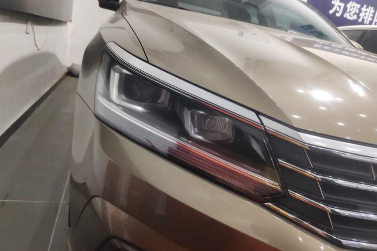 Used Volkswagen Passat 2016 330TSI DSG Luxury Edition Right Front Headlight