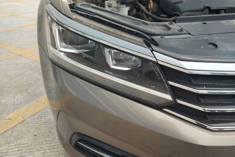 Used Volkswagen Passat 2016 330TSI DSG Luxury Edition Right Front Headlight