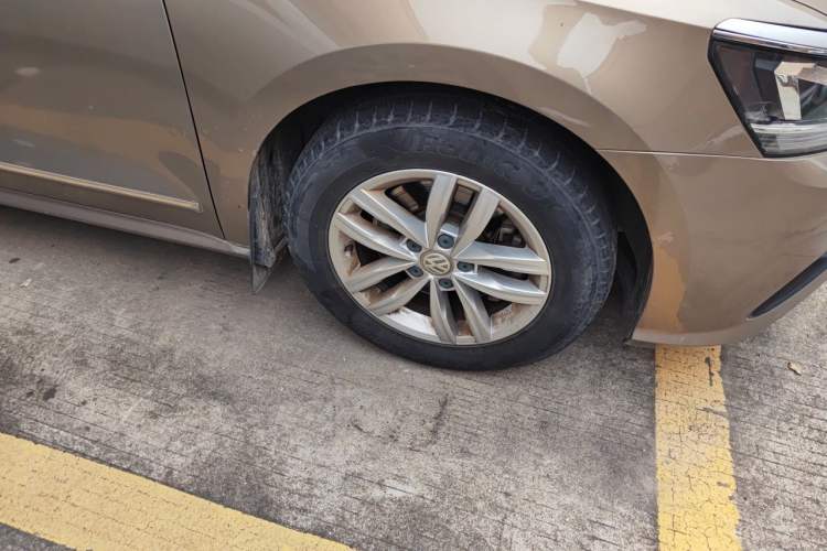 Used Volkswagen Passat 2016 330TSI DSG Luxury Edition Right Front Wheel Hub
