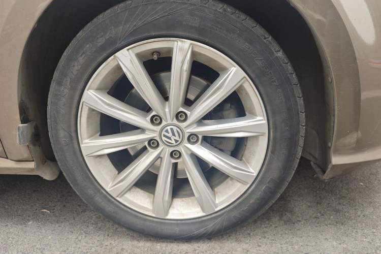 Used Volkswagen Passat 2016 330TSI DSG Prestige Edition Right Front Wheel Hub