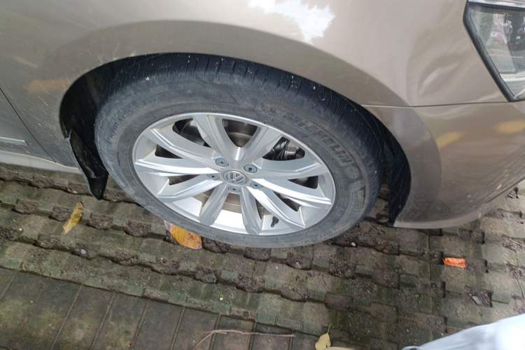 Used Volkswagen Passat 2016 330TSI DSG Prestige Edition Right Front Wheel Hub