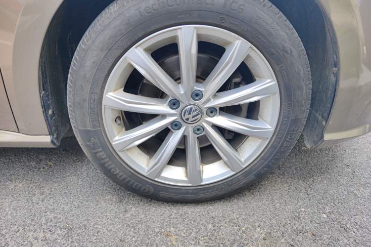 Used Volkswagen Passat 2016 330TSI DSG Luxury Edition Right Front Wheel Hub