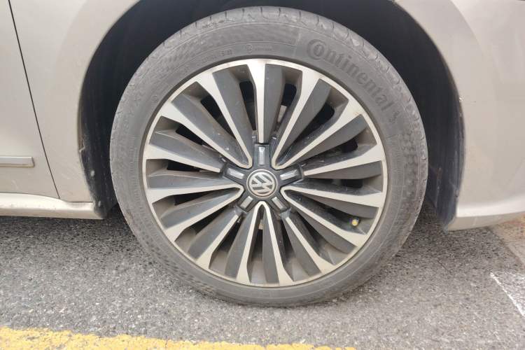 Used Volkswagen Passat 2016 330TSI DSG Prestige Edition Right Front Wheel Hub