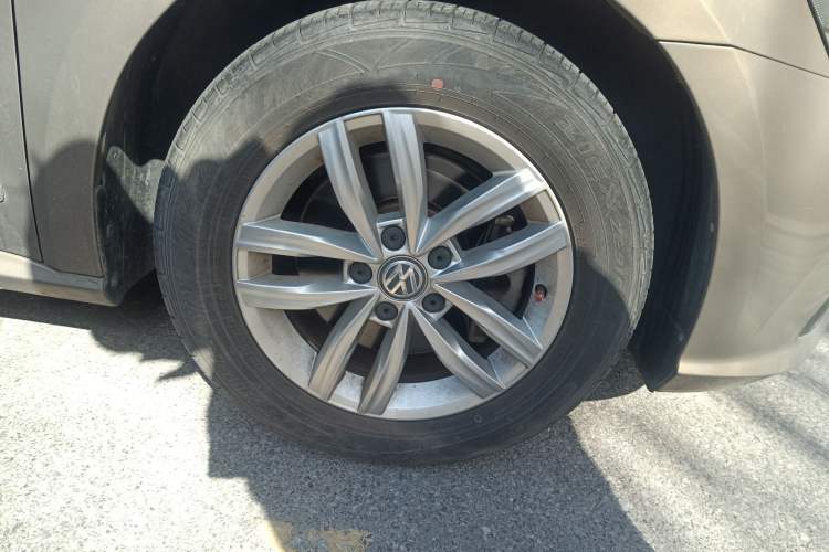Used Volkswagen Passat 2016 330TSI DSG Luxury Edition Right Front Wheel Hub