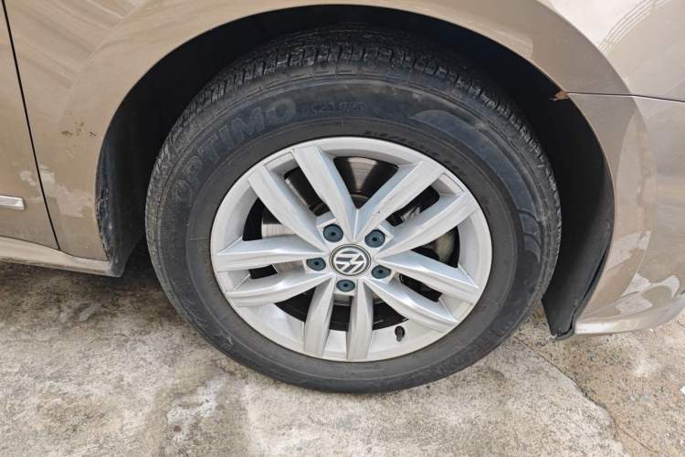 Used Volkswagen Passat 2016 330TSI DSG Luxury Edition Right Front Wheel Hub