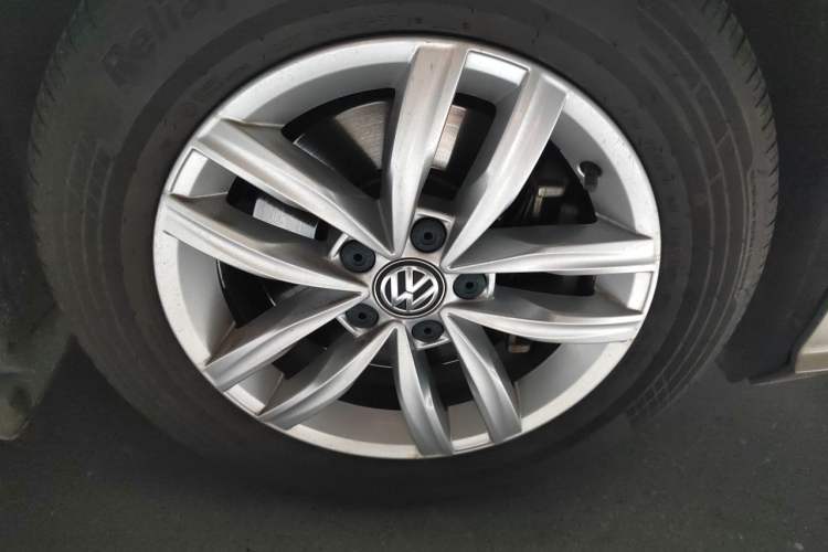 Used Volkswagen Passat 2016 330TSI DSG Luxury Edition Right Front Wheel Hub