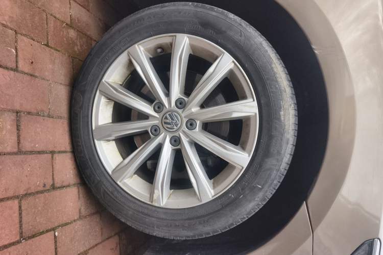 Used Volkswagen Passat 2016 280TSI DSG Prestige Edition Right Front Wheel Hub