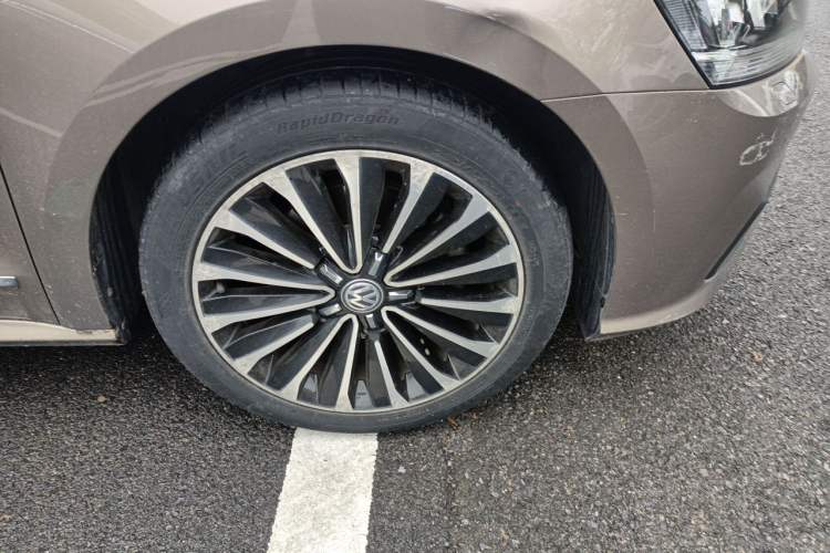 Used Volkswagen Passat 2016 330TSI DSG Prestige Edition Right Front Wheel Hub