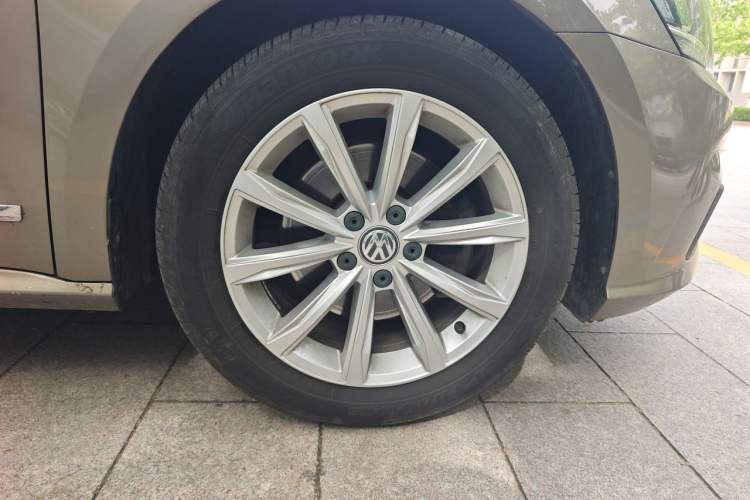Used Volkswagen Passat 2016 280TSI DSG Prestige Edition Right Front Wheel Hub