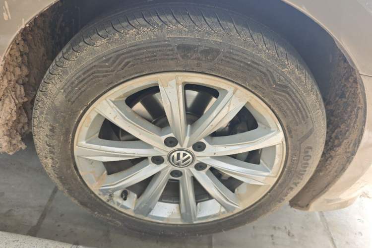 Used Volkswagen Passat 2016 280TSI DSG Prestige Edition Right Front Wheel Hub