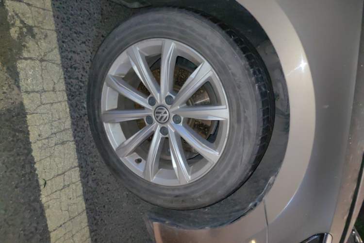 Used Volkswagen Passat 2016 280TSI DSG Prestige Edition Right Front Wheel Hub