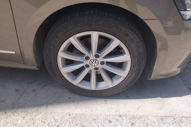 Used Volkswagen Passat 2016 330TSI DSG Luxury Edition Right Front Wheel Hub