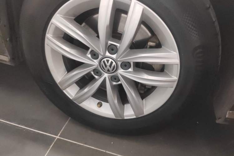 Used Volkswagen Passat 2016 330TSI DSG Luxury Edition Right Front Wheel Hub