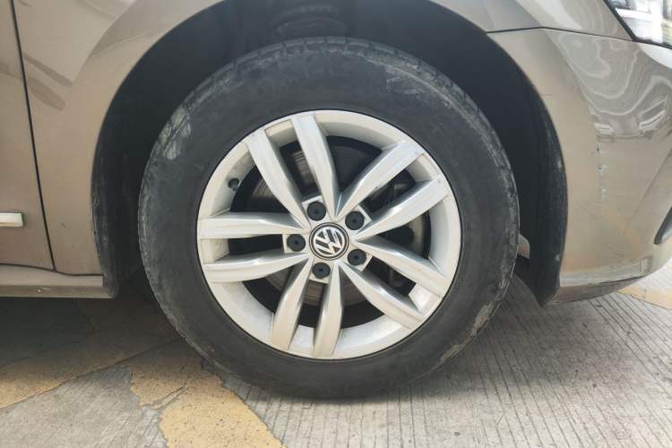 Used Volkswagen Passat 2016 330TSI DSG Luxury Edition Right Front Wheel Hub