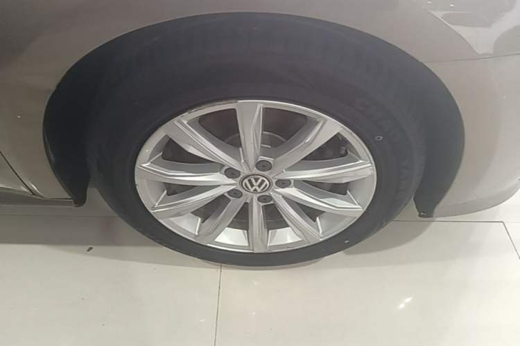 Used Volkswagen Passat 2016 330TSI DSG Prestige Edition Right Front Wheel Hub