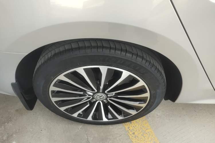 Used Volkswagen Passat 2016 330TSI DSG Prestige Edition Right Rear Wheel Hub
